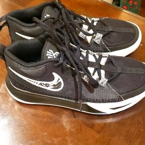 Nike Kyrie Flytrap basketball shoes.